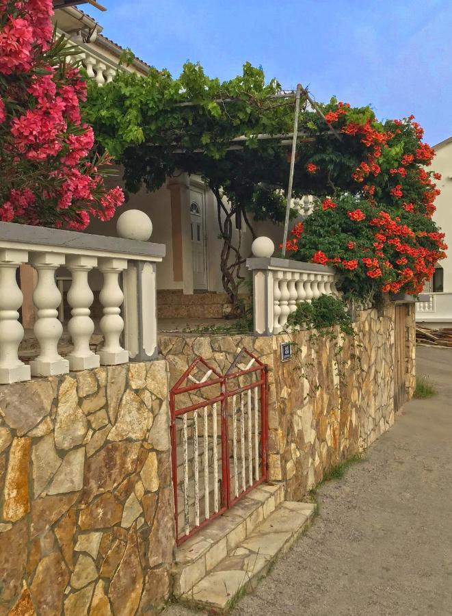 Apartment Coral Metajna Bagian luar foto