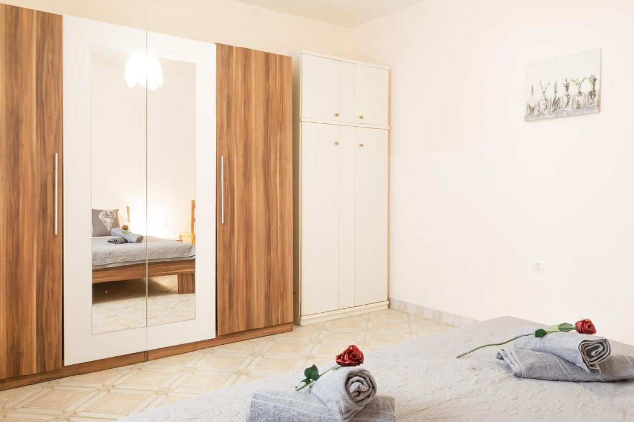Apartment Coral Metajna Bagian luar foto