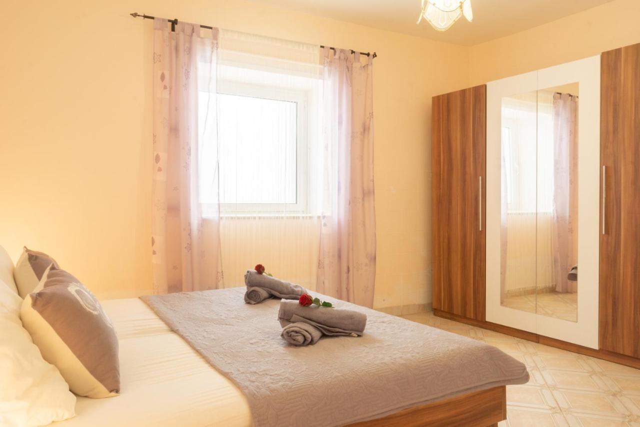 Apartment Coral Metajna Bagian luar foto