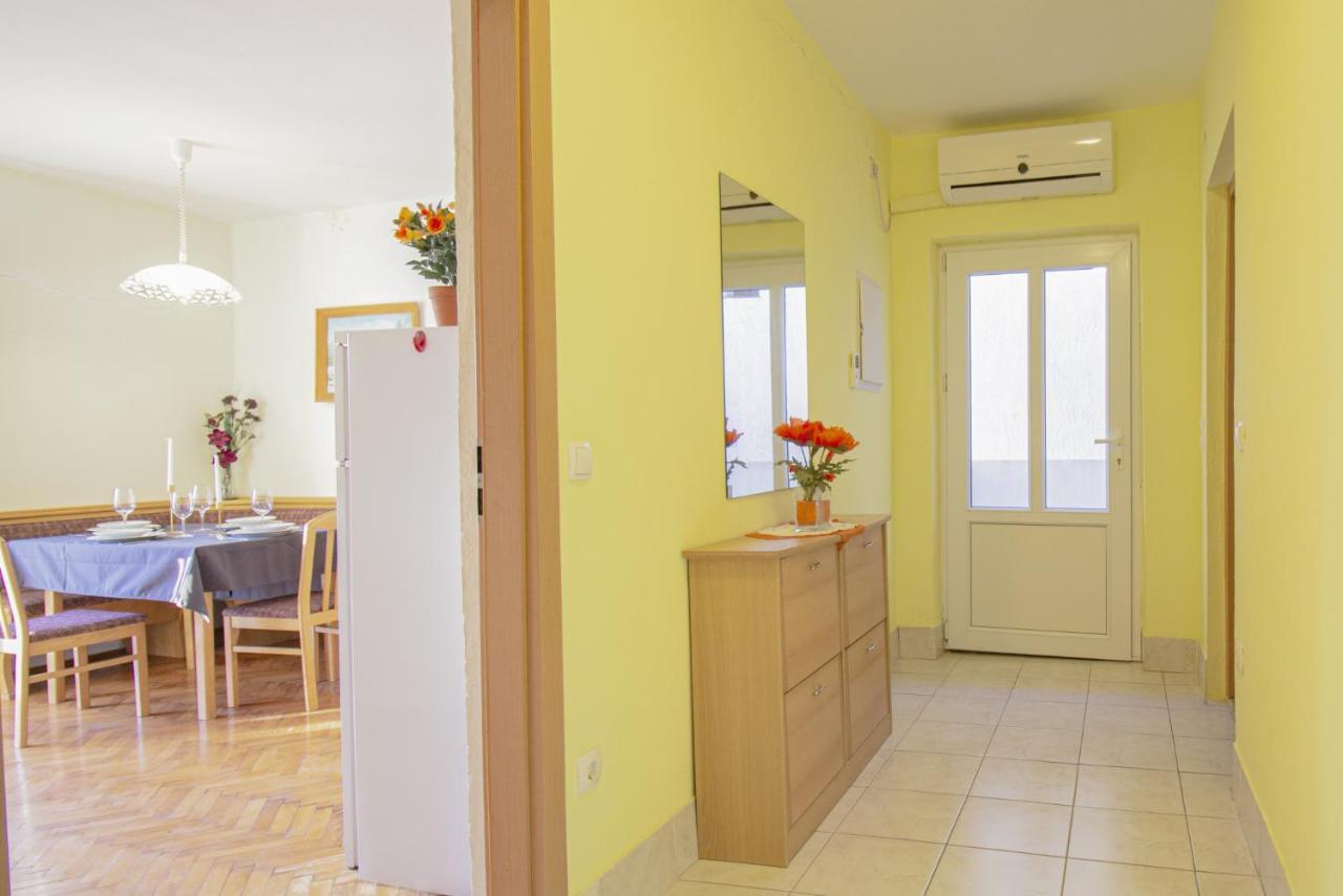 Apartment Coral Metajna Bagian luar foto